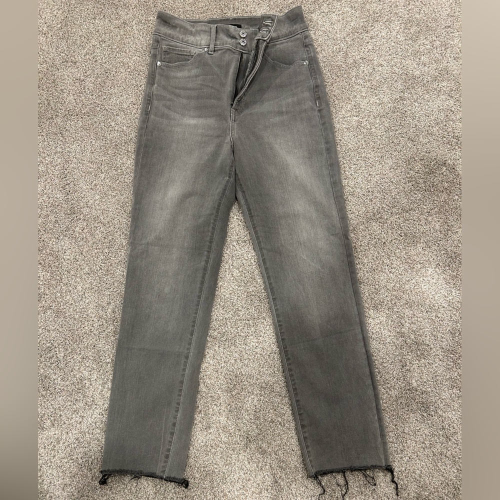 EXPRESS Super High Rise- light gray- Size 6 Jeans Slim fit, stretchy, raw edge